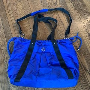 Lululemon Effortless Tote Yoga Weekender bag